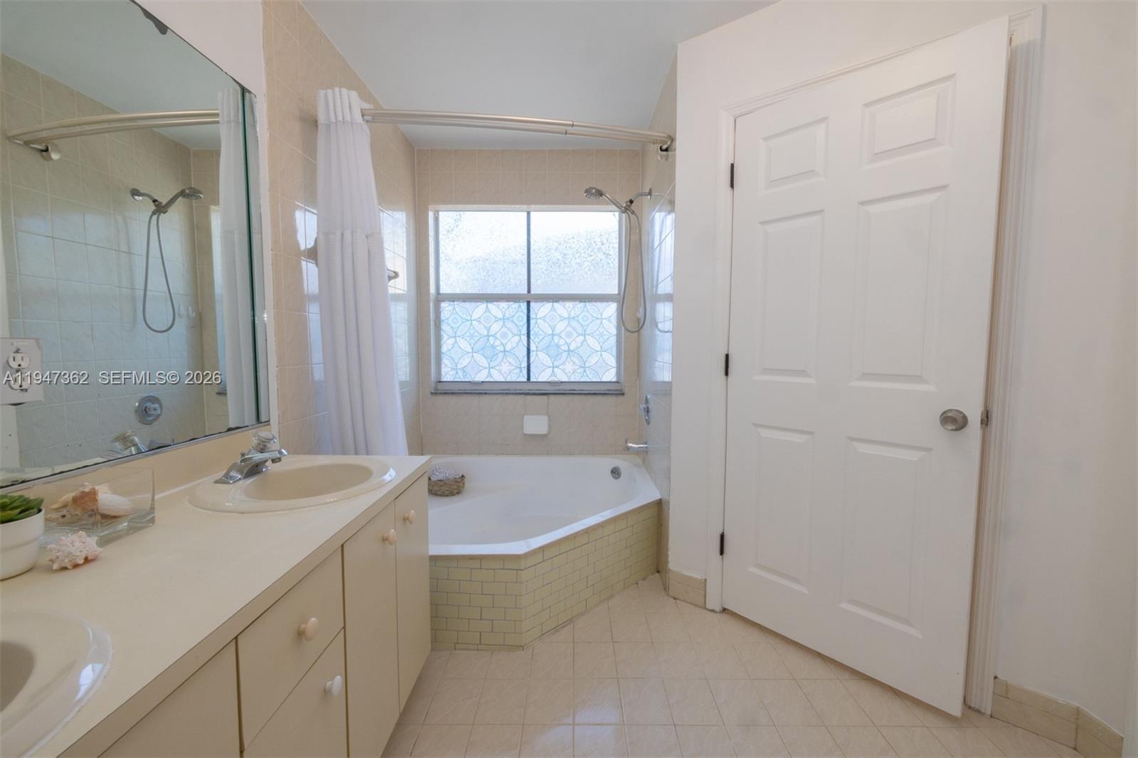 16244 Southwest 81st Street Miami, FL 33193 - Photo 7 of 35 a spacious bathroom with a tub sink and mirror