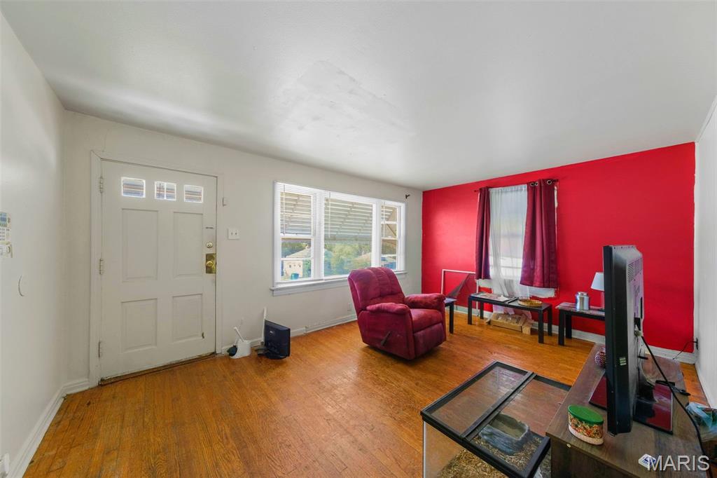 10030 Mccartney Lane St. Louis, MO 63137 - Photo 3 of 30