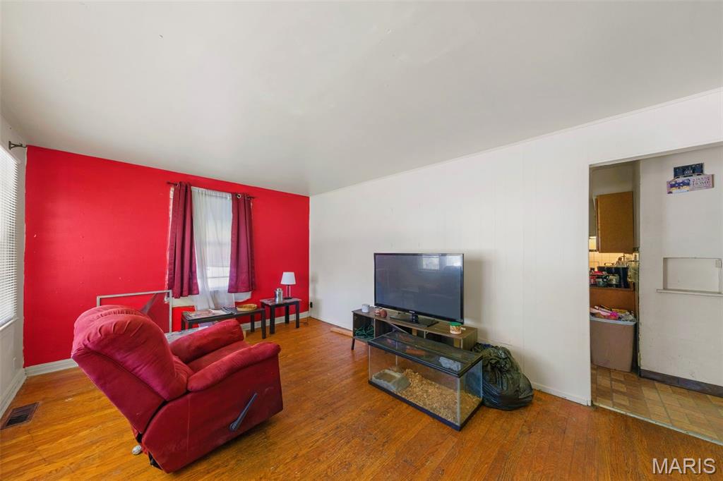 10030 Mccartney Lane St. Louis, MO 63137 - Photo 4 of 30