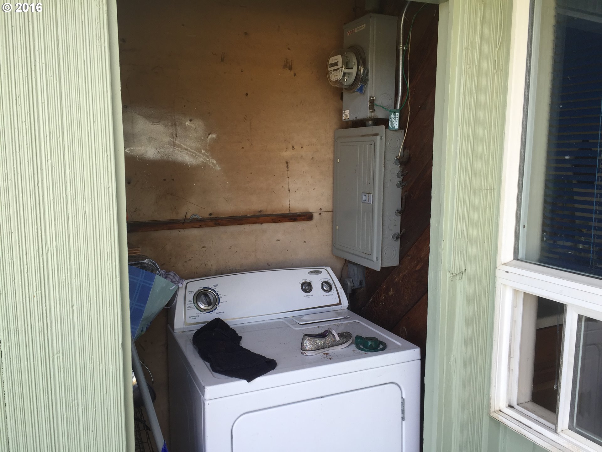 1609 Nevada Street The Dalles, OR 97058 - Photo 18 of 24 a utility room with dryer and washer