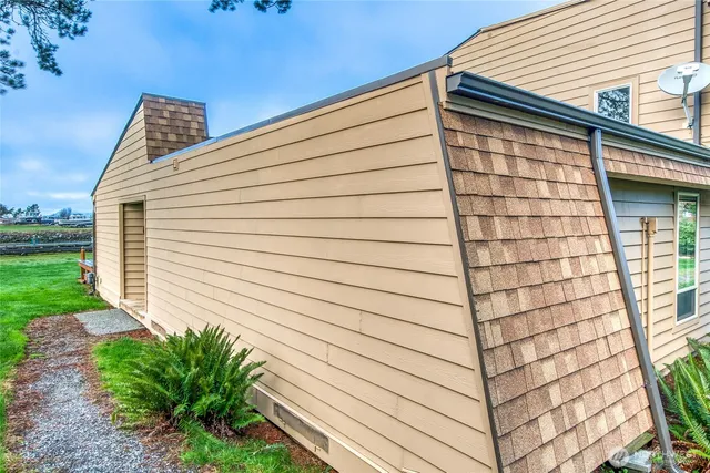 a view of a back yard of the house