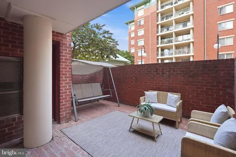 $560,000 | 610 North West Street, Unit 105, Alexandria, VA 22314