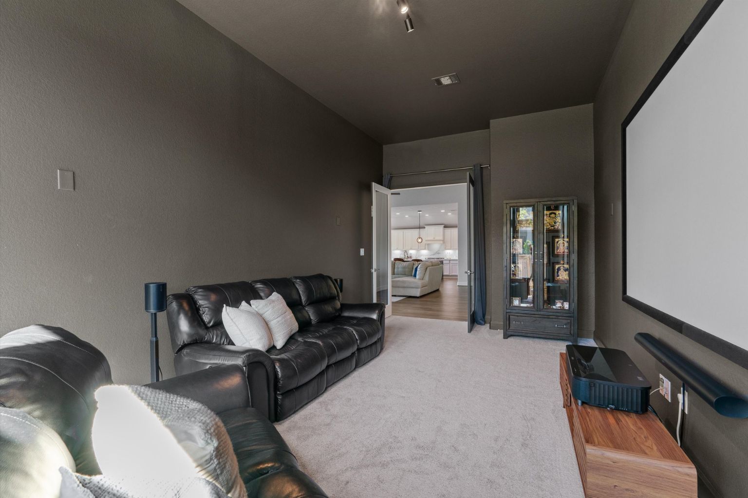 101 Pienza Drive Georgetown, TX 78628 - Photo 11 of 40 a living room with furniture