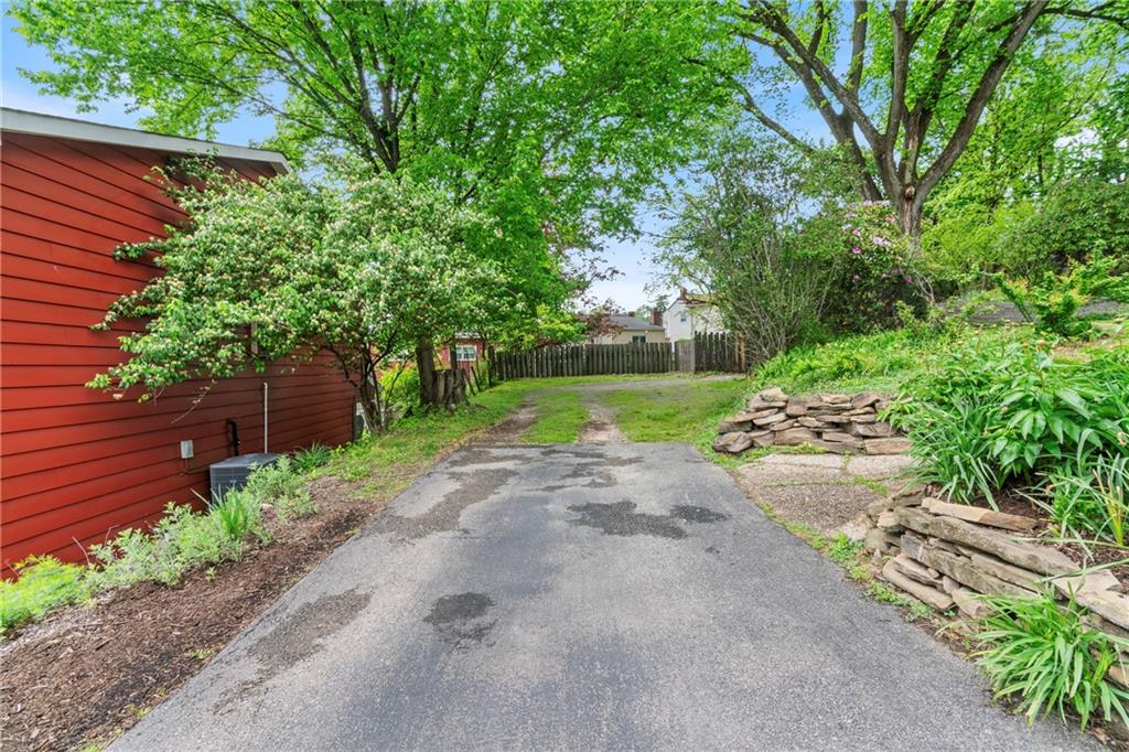 2738 Mt Royal Road Pittsburgh, PA 15217 - Photo 4 of 30
