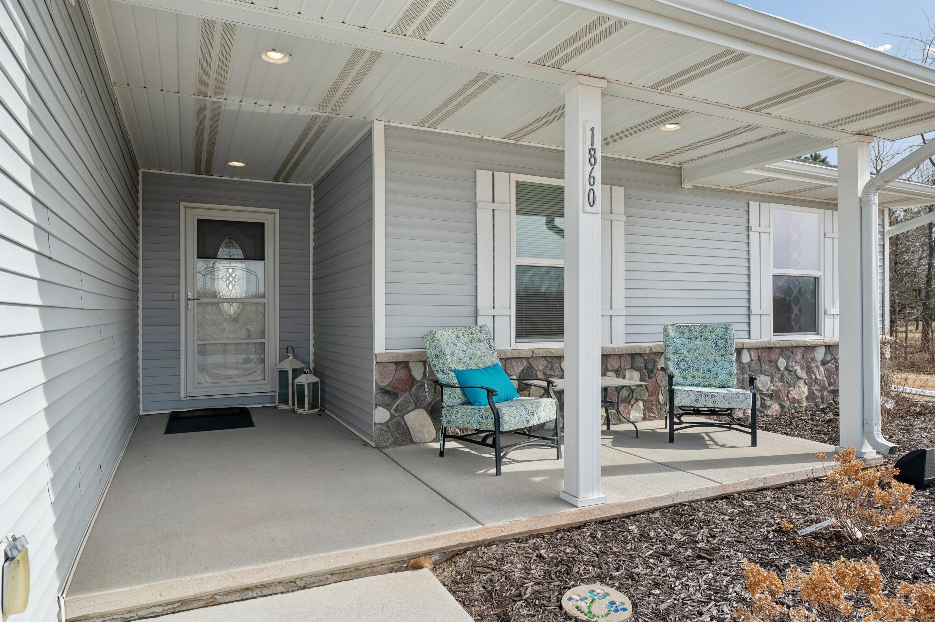 1860 Haas Road Kaukauna, WI 54130 - Photo 5 of 30 Front Porch