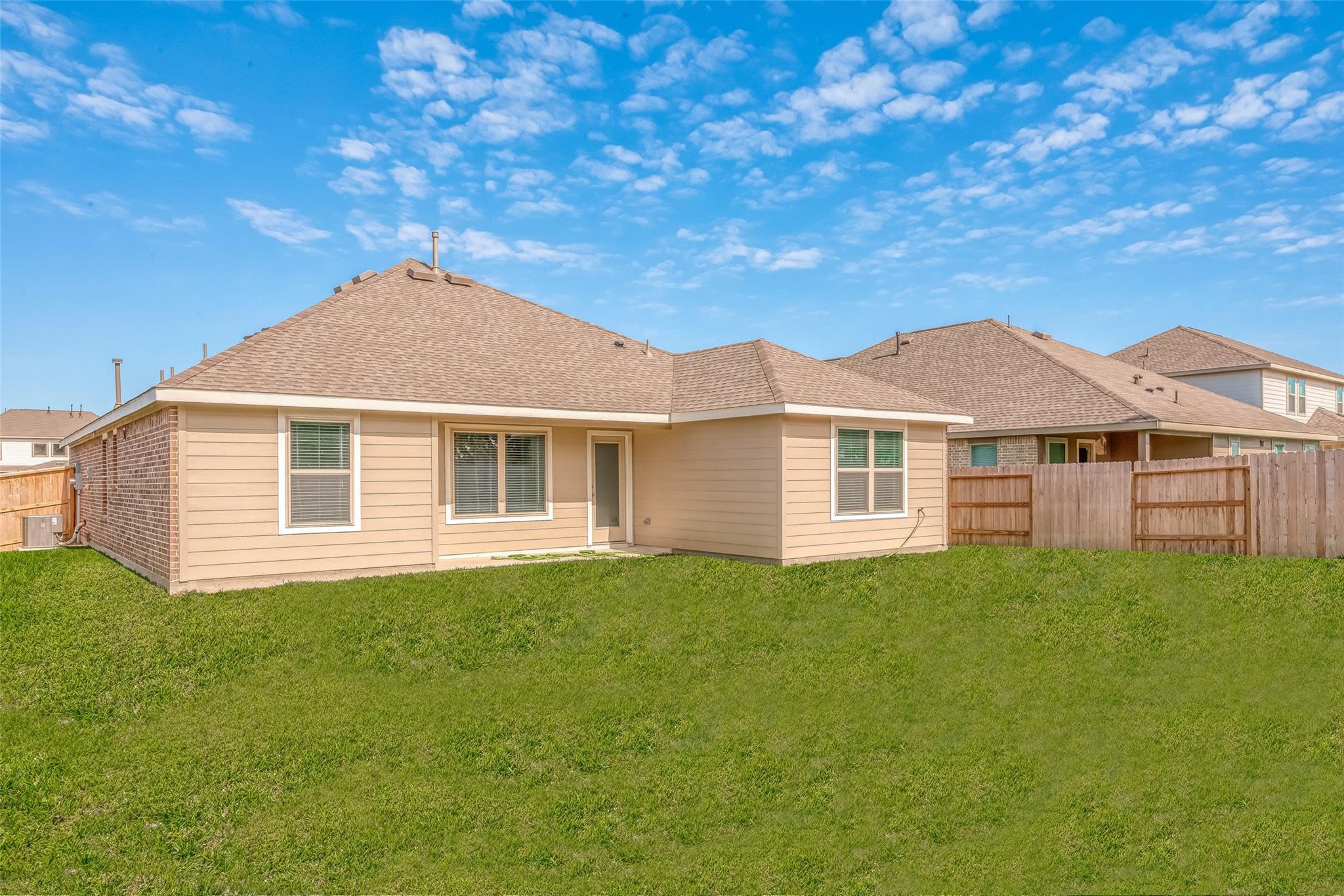 5528 Knox Landing Drive Rosenberg, TX 77469 - Photo 18 of 20 a front view of a house with a garden