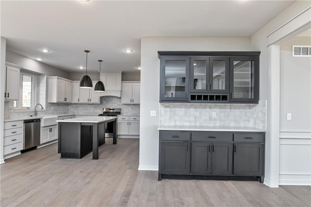 6104 Barth Road Shawnee, KS 66226 - Photo 11 of 34