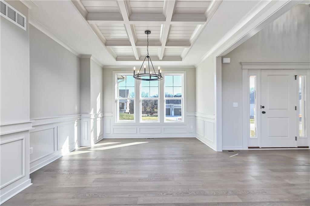 6104 Barth Road Shawnee, KS 66226 - Photo 5 of 34