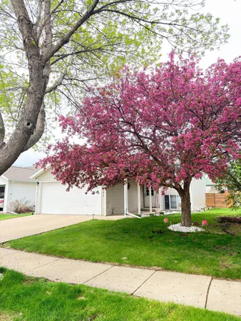 $299,900 | 2927 35th Avenue South, Fargo, ND 58104