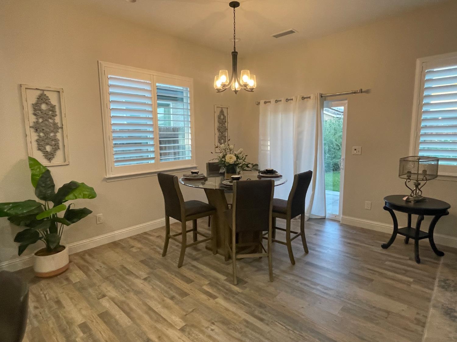 16190 West David Kerman, CA 93630 - Photo 5 of 17