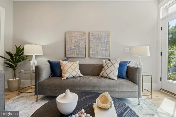 $4,900 | 1640 4th Street Northwest, Unit 2, Washington, DC 20001