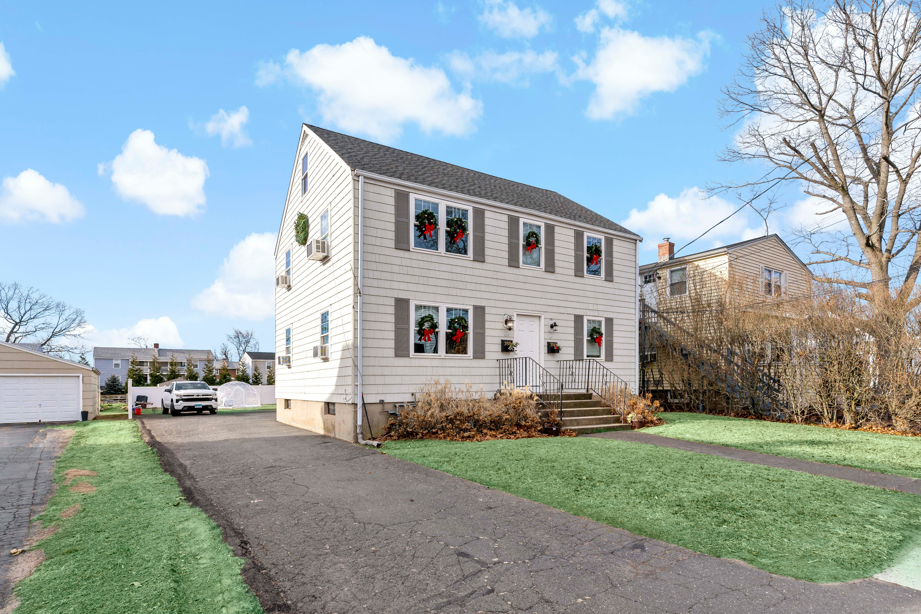 a view of a house with a yard