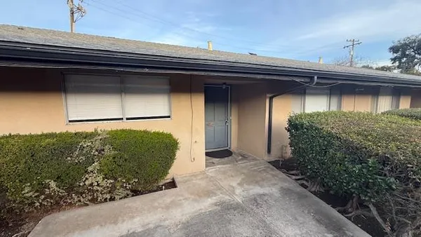 $1,350 | 461 West Shaw Avenue, Fresno, CA 93704