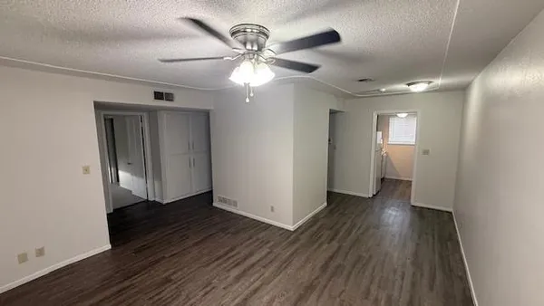 $1,350 | 461 West Shaw Avenue, Fresno, CA 93704