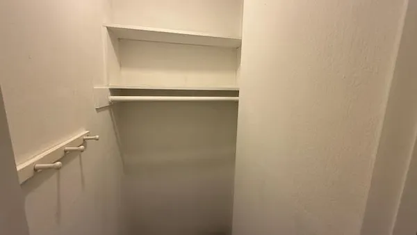 $1,350 | 461 West Shaw Avenue, Fresno, CA 93704