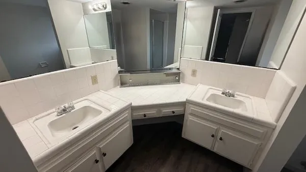 $1,350 | 461 West Shaw Avenue, Fresno, CA 93704