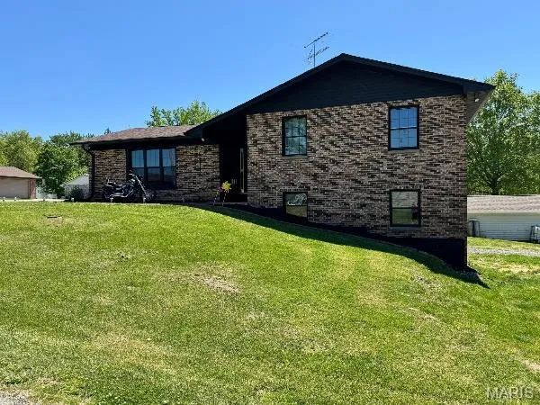 $259,000 | 701 South Ridge Avenue, Steeleville, IL 62288