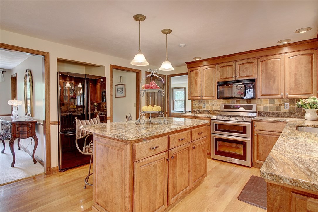 70 Hillside Road Cumberland, RI 02864 - Photo 18 of 40