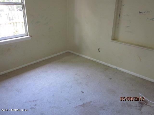 2452 Bayview Road Jacksonville, FL 32210 - Photo 12 of 14 an empty room with a window