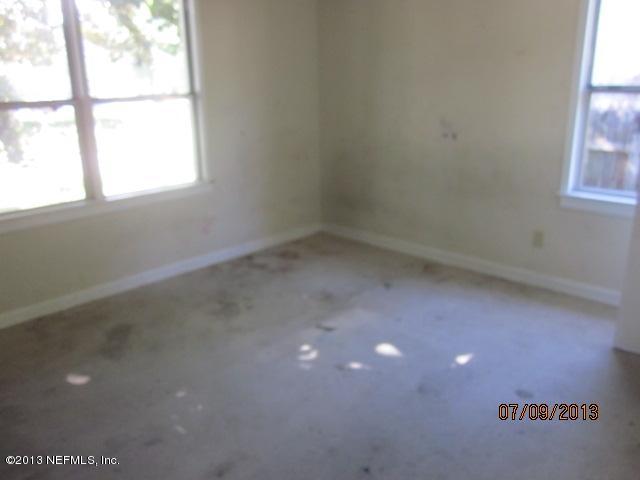 2452 Bayview Road Jacksonville, FL 32210 - Photo 13 of 14 an empty room with a window