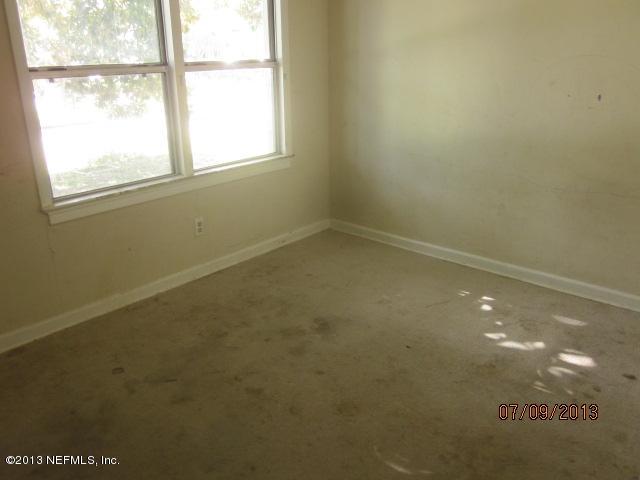 2452 Bayview Road Jacksonville, FL 32210 - Photo 10 of 14 an empty room with a window