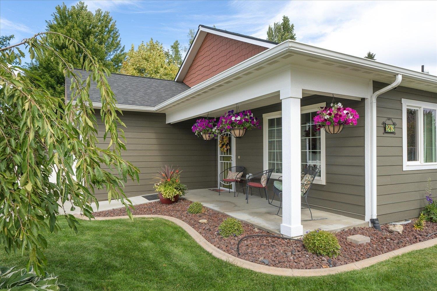 212 South Long Road Spokane Valley, WA 99016 - Photo 3 of 37 Gallery Image 3