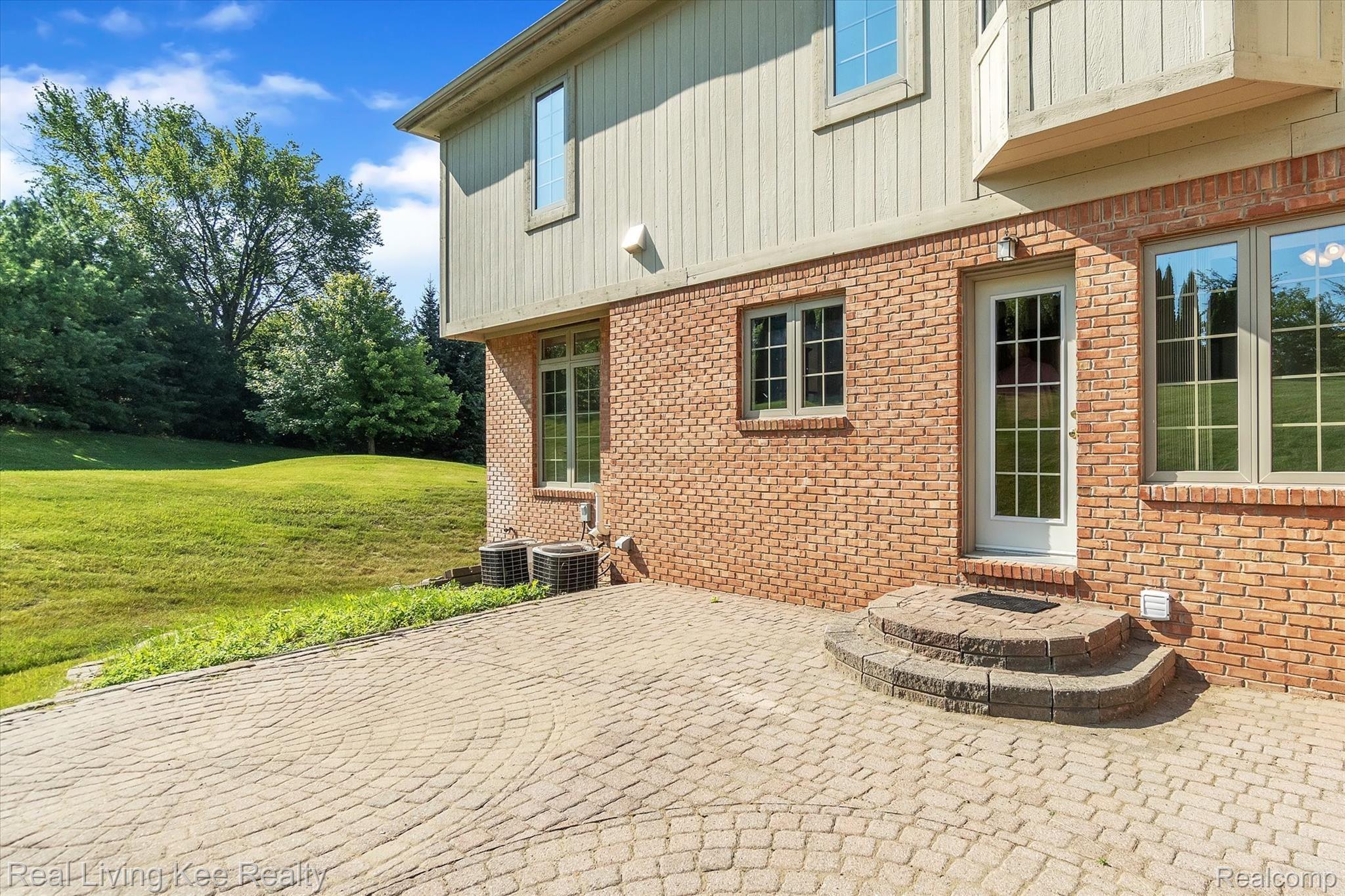 39 Fieldway Court Rochester, MI 48306 - Photo 45 of 55 49-39-Fieldway-Ct-WindowStill-Real-Estate-Photography-49.jpg