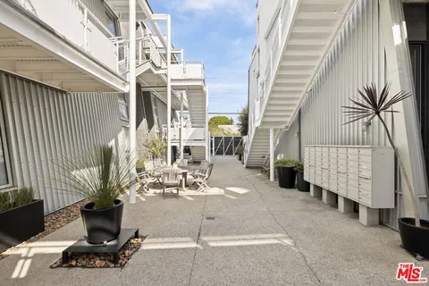 $1,100,000 | 615 Hampton Drive, Unit B104, Venice, CA 90291