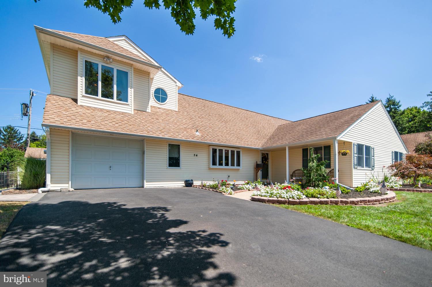 36 Falcon Road Levittown, PA 19056 - Photo 2 of 27