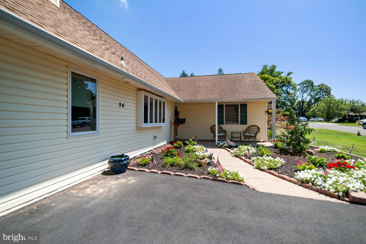 36 Falcon Road Levittown, PA 19056 - Photo 3 of 27