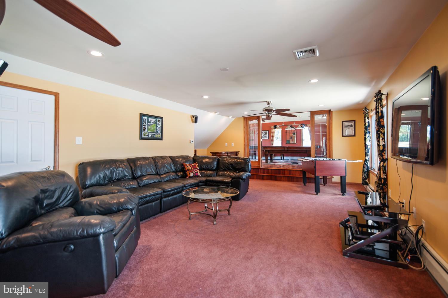 36 Falcon Road Levittown, PA 19056 - Photo 21 of 27