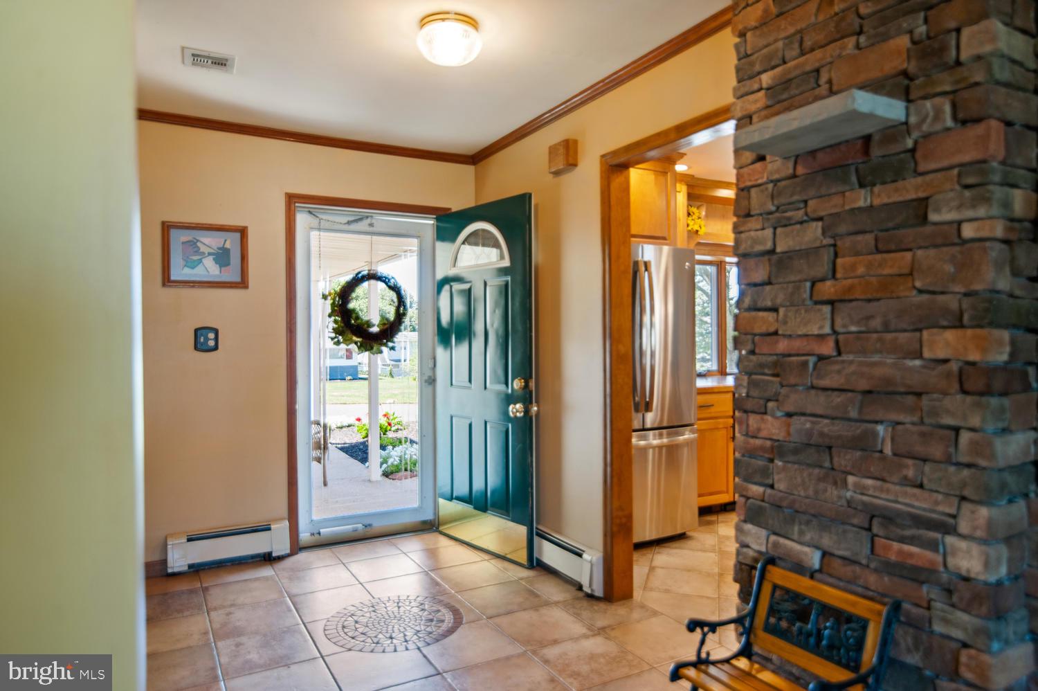 36 Falcon Road Levittown, PA 19056 - Photo 4 of 27