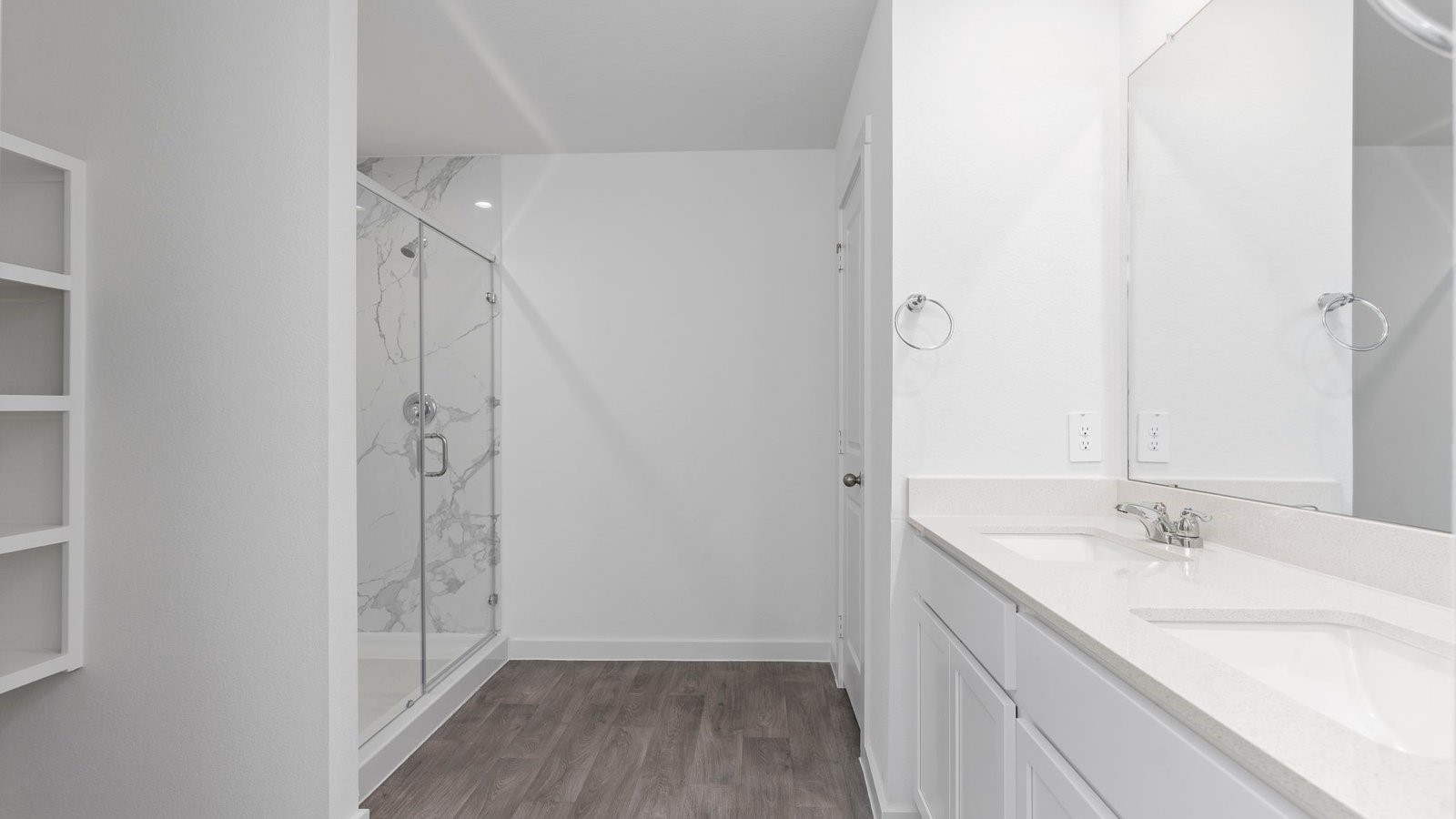 6107 Brookhaven Street Rosenberg, TX 77469 - Photo 22 of 40 a bathroom with a sink and a mirror