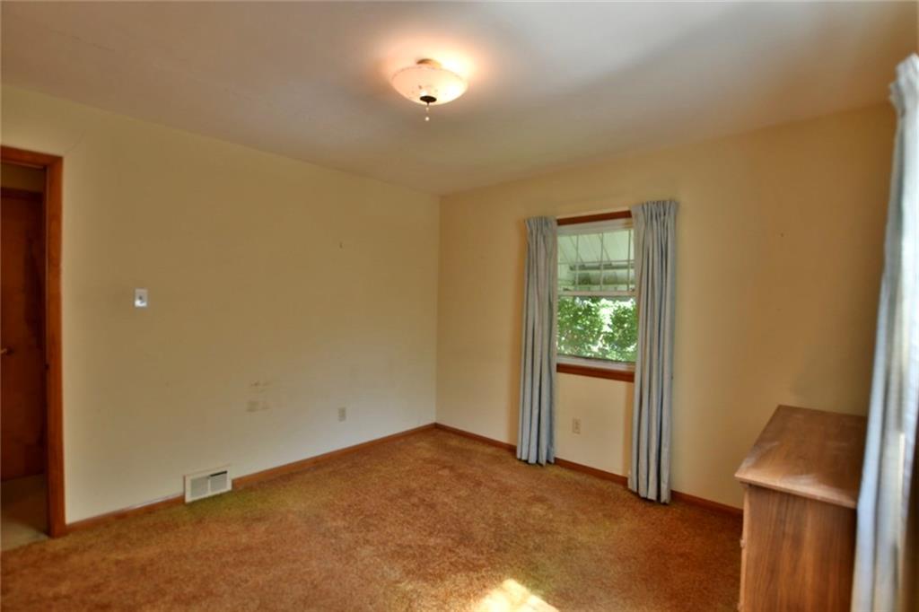 484 Big Knob Road Rochester, PA 15074 - Photo 6 of 15