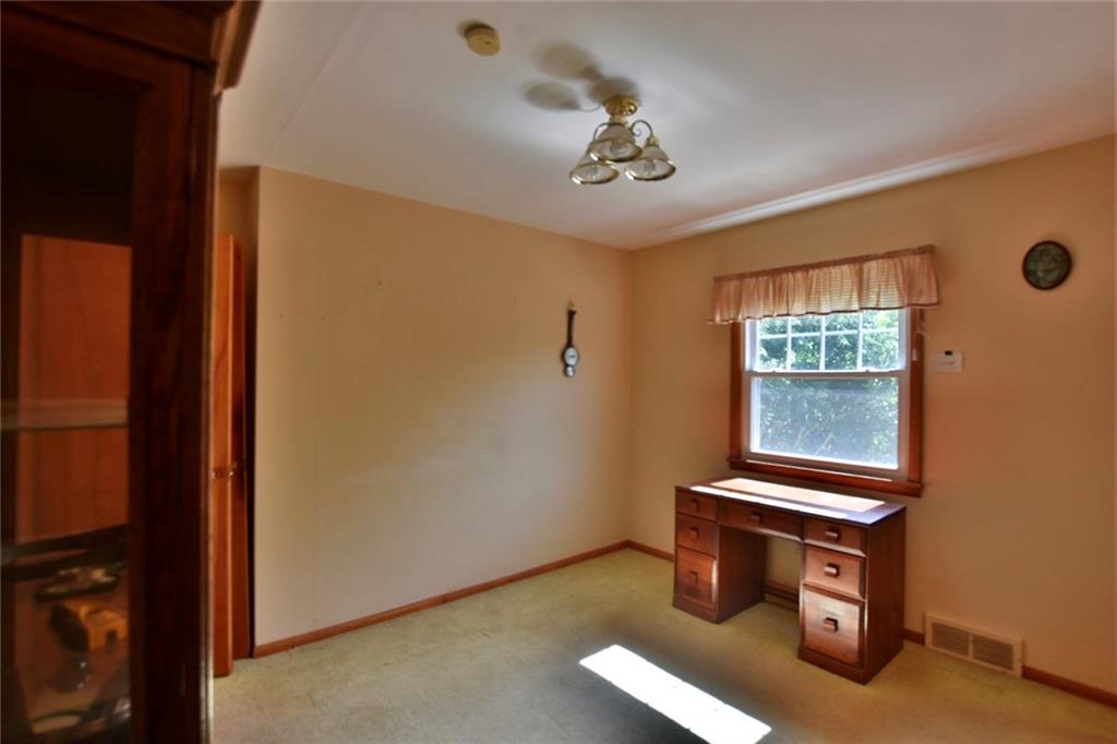 484 Big Knob Road Rochester, PA 15074 - Photo 8 of 15