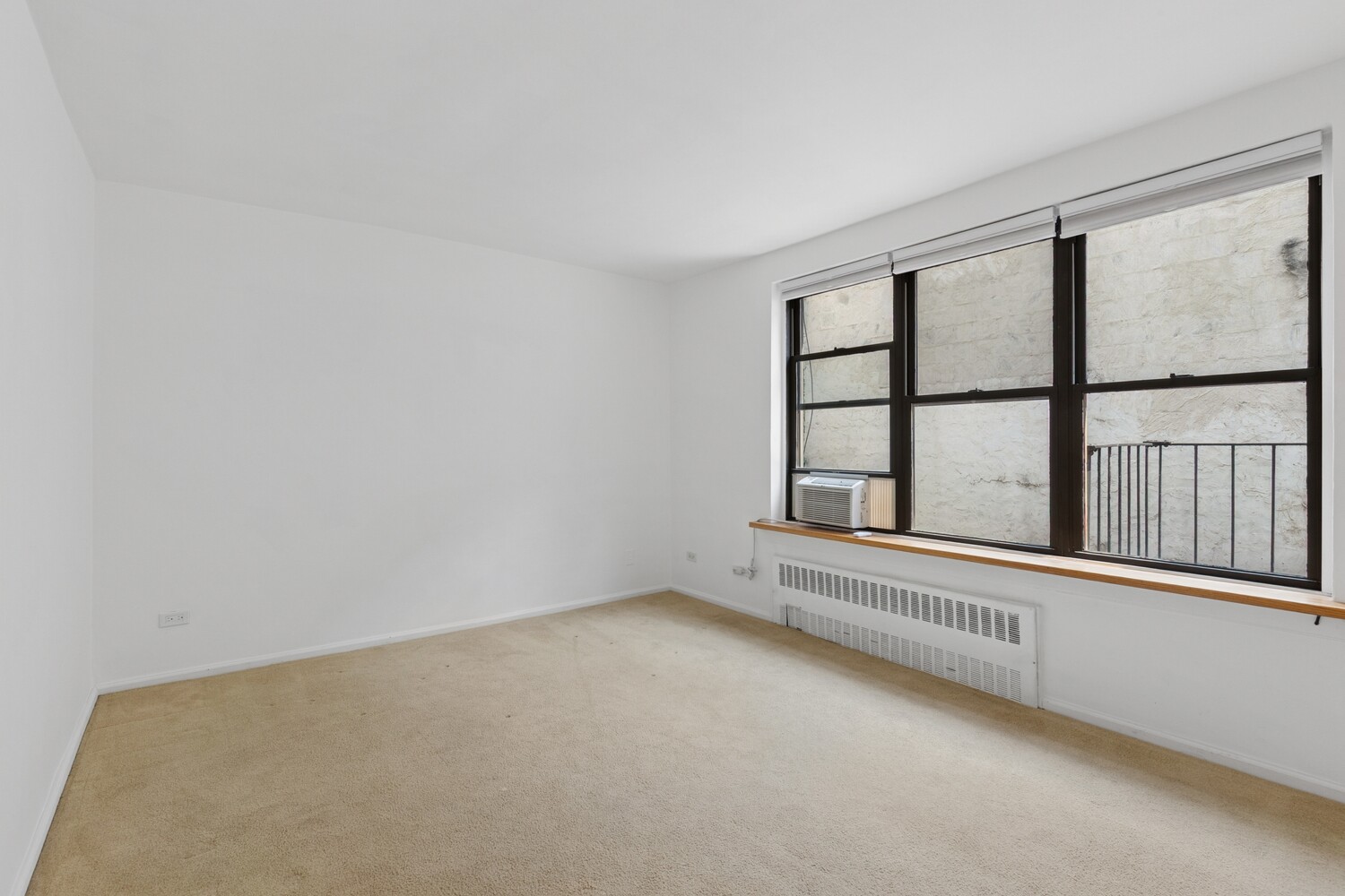 208 East 70th Street, Unit 6F Manhattan, NY 10021 - Photo 8 of 13 an empty room with a window