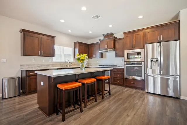 $669,000 | 400 Canterbury Court, Ione, CA 95640