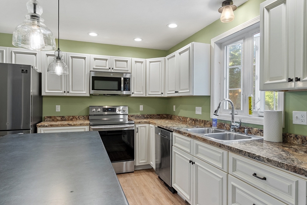 378 Otter River Road Templeton, MA 01468 - Photo 6 of 41 Gallery Image 6