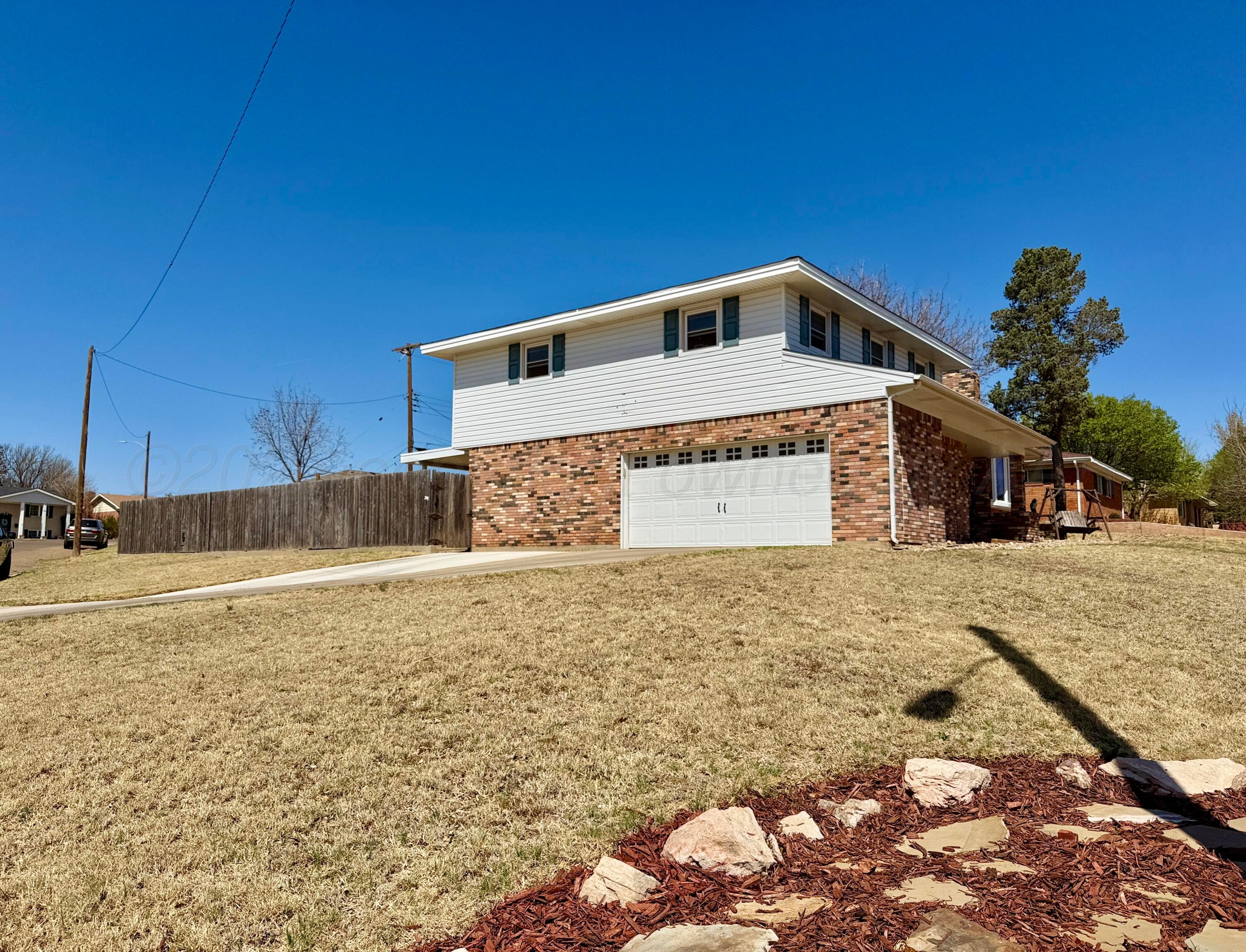 1420 Bluebonnet Street Borger, TX 79007 - Photo 6 of 36 IMG_8977