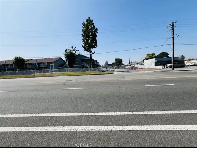a view of a tennis court