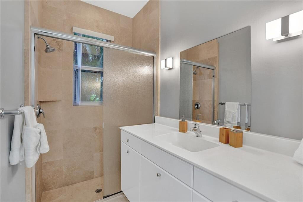 1033 Brooks Lane Delray Beach, FL 33483 - Photo 17 of 20 Back Bathroom