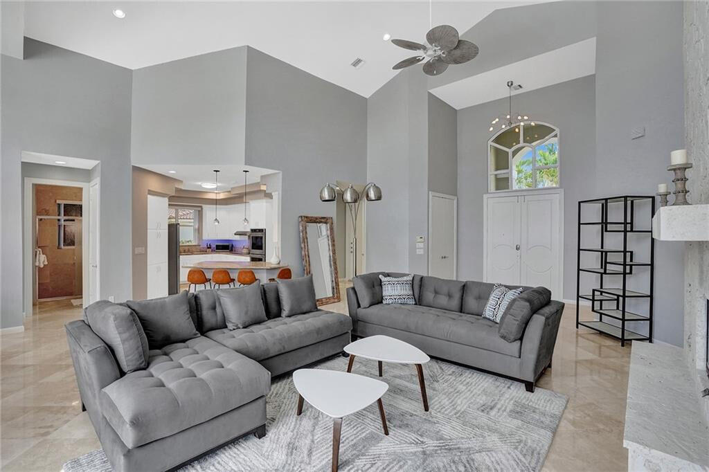 1033 Brooks Lane Delray Beach, FL 33483 - Photo 3 of 20 Living Area