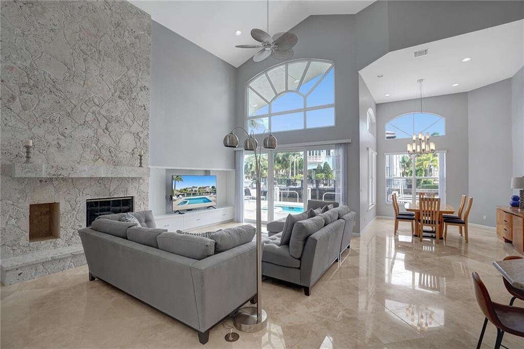 1033 Brooks Lane Delray Beach, FL 33483 - Photo 4 of 20 Living Area