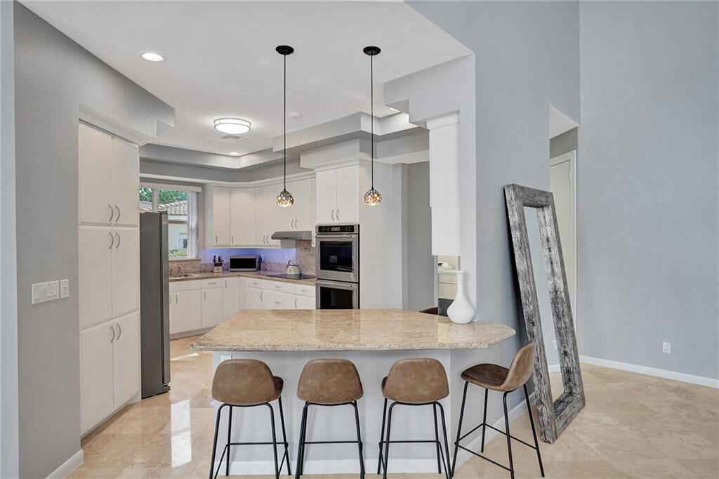 1033 Brooks Lane Delray Beach, FL 33483 - Photo 7 of 20 Island and Kitchen