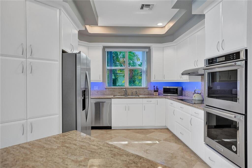 1033 Brooks Lane Delray Beach, FL 33483 - Photo 8 of 20 Kitchen