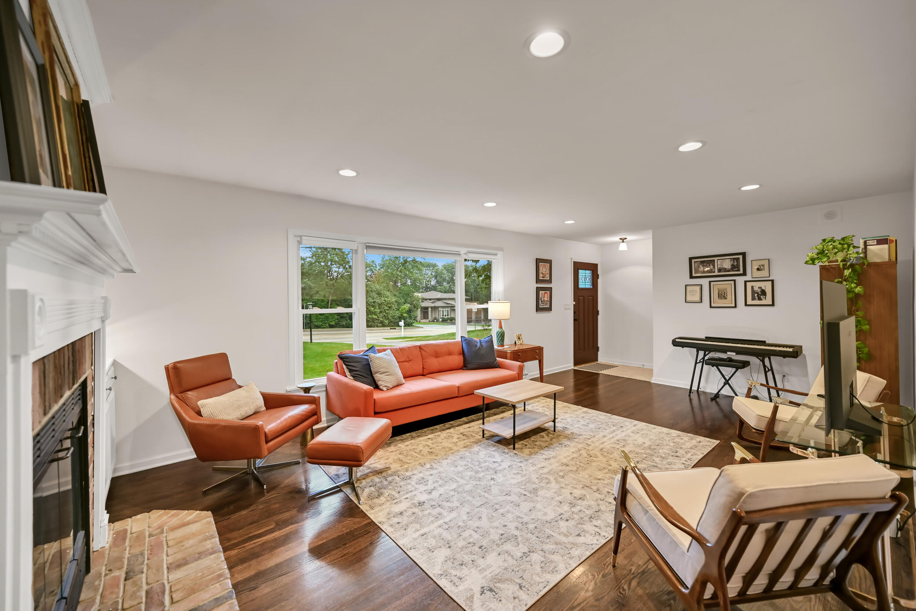3035 Pilgrim Road Brookfield, WI 53005 - Photo 4 of 51 Natural Light Abounds & HWFs
