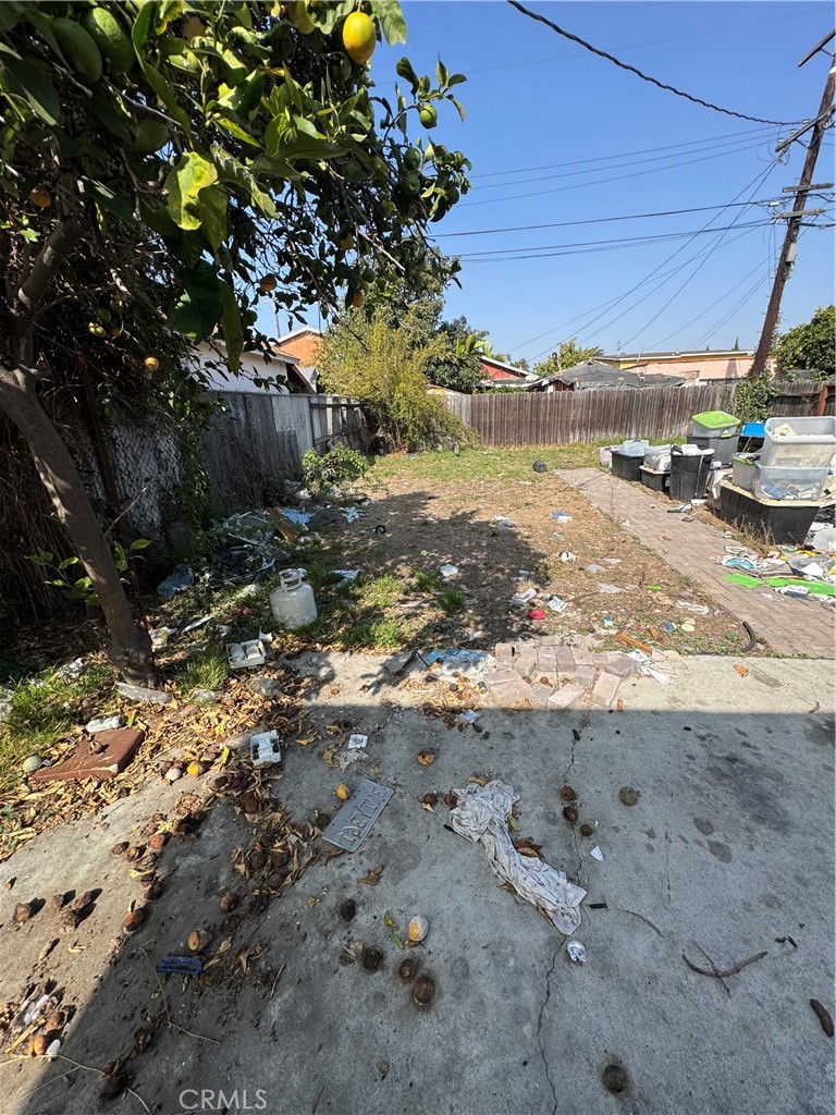 343 West 84th Street Los Angeles, CA 90003 - Photo 11 of 15 a view of a yard with wooden fence