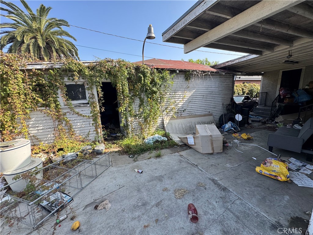 343 West 84th Street Los Angeles, CA 90003 - Photo 12 of 15 a view of a patio