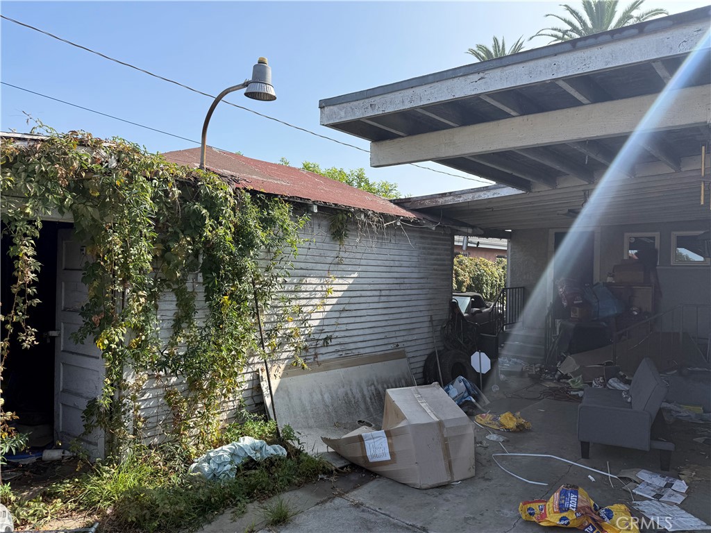 343 West 84th Street Los Angeles, CA 90003 - Photo 13 of 15 a view of a patio with table and chairs with wooden fence