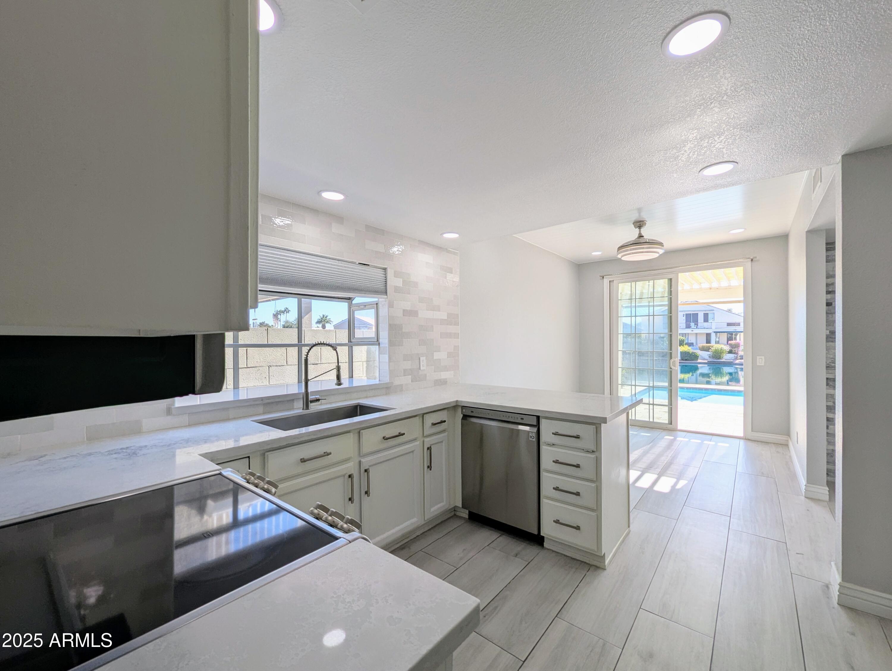 1337 West Windrift Way Gilbert, AZ 85233 - Photo 13 of 50 1337 W WINDRIFT WAY